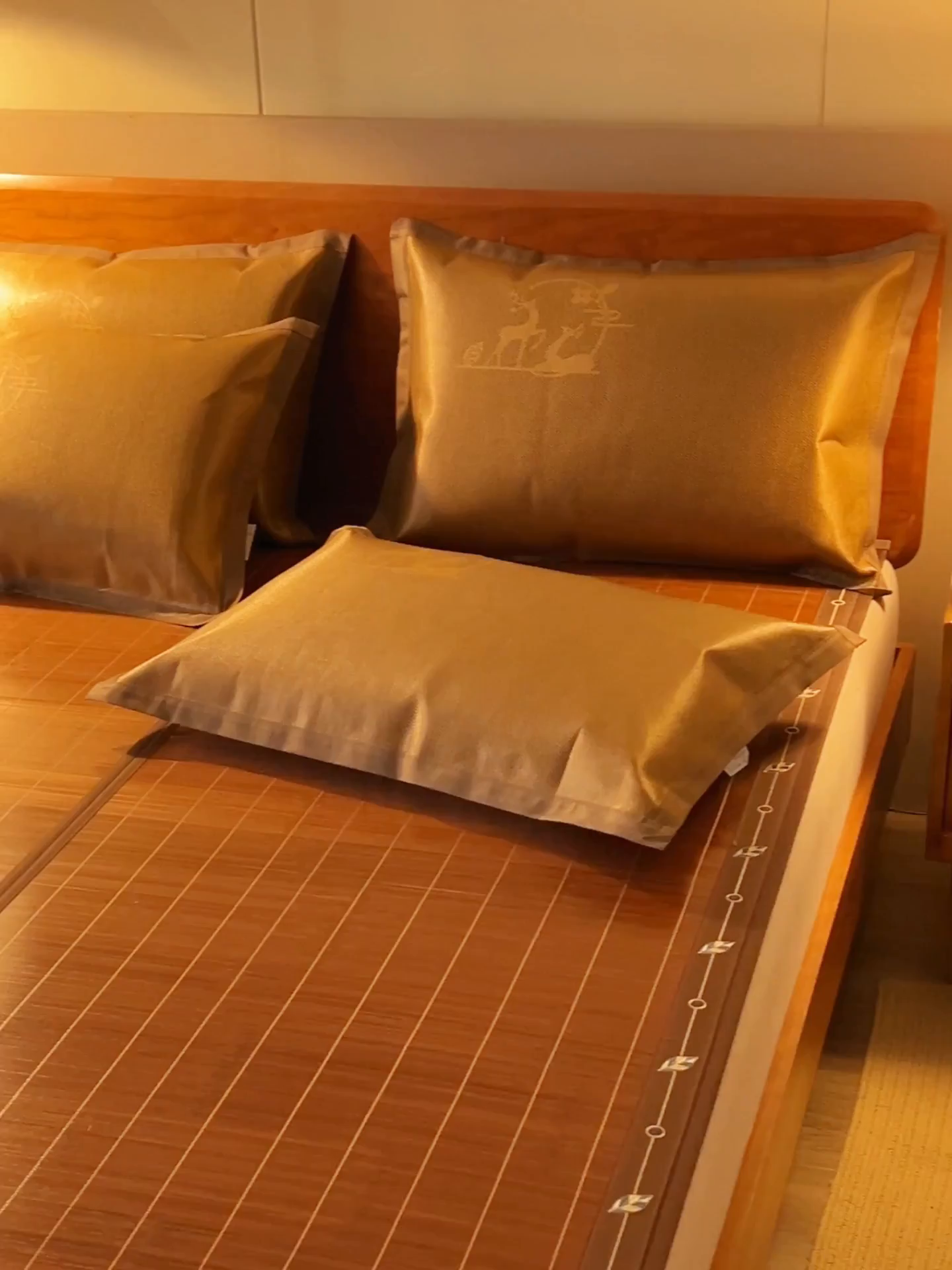 91家纺网 家纺一手货源 找家纺 鑫琪莱家纺 2025新款双面竹席冰丝席竹凉席学生宿舍席子 迷你艾香-花边款