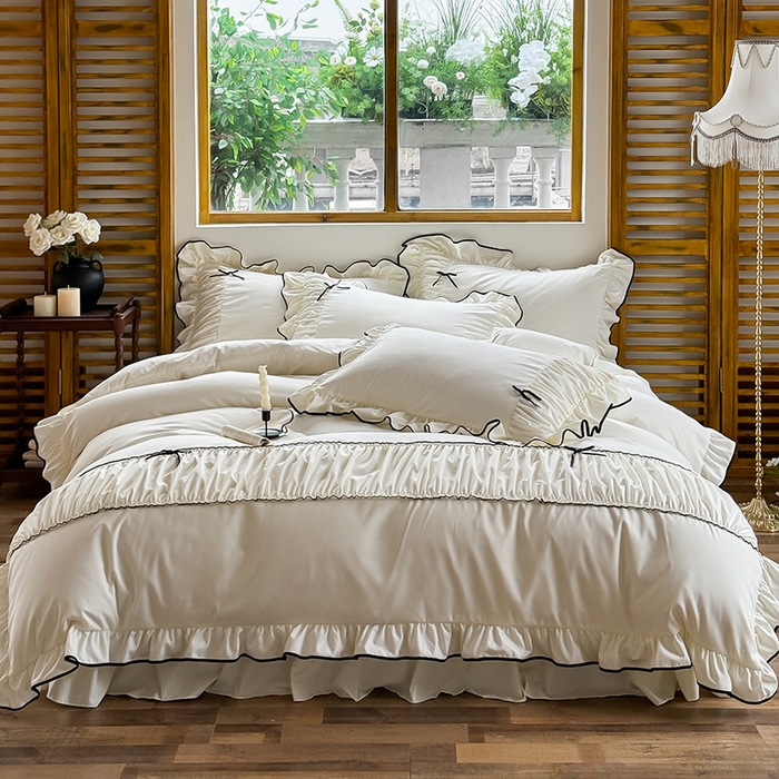 91家纺网 家纺一手货源 找家纺 2025秋冬新款A类母婴级法式风忆棉床裙床笠四件套 琉眠-华贵米