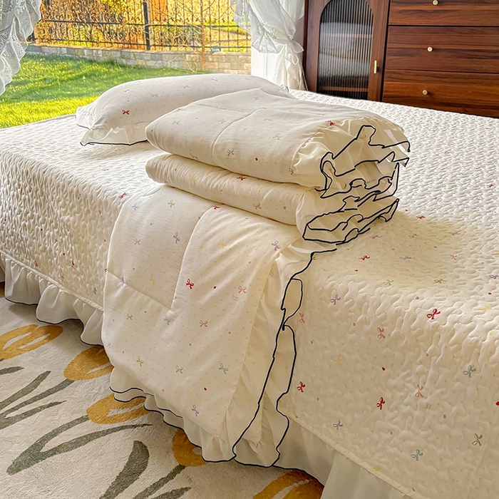 91家纺网 家纺一手货源 找家纺 韩秀 2025新款水洗棉夹棉韩版花边夏被小清新针织棉小碎花皱皱棉双层纱软糯感夏凉被空调被泡泡棉被四季跑量款 蝶梦