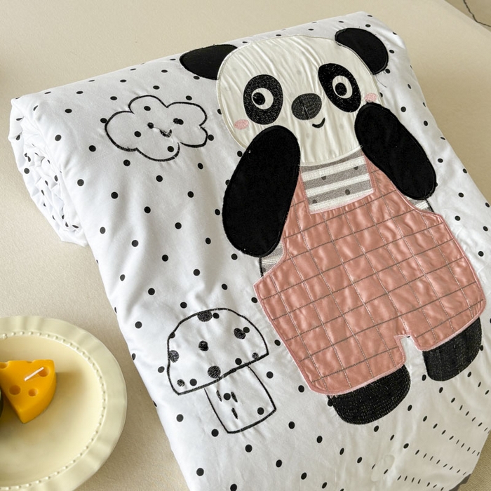 91家纺网 家纺一手货源 找家纺 鸣升家纺  2025新款精梳全棉纯棉绣花夏被夏凉被空调被 波点熊猫