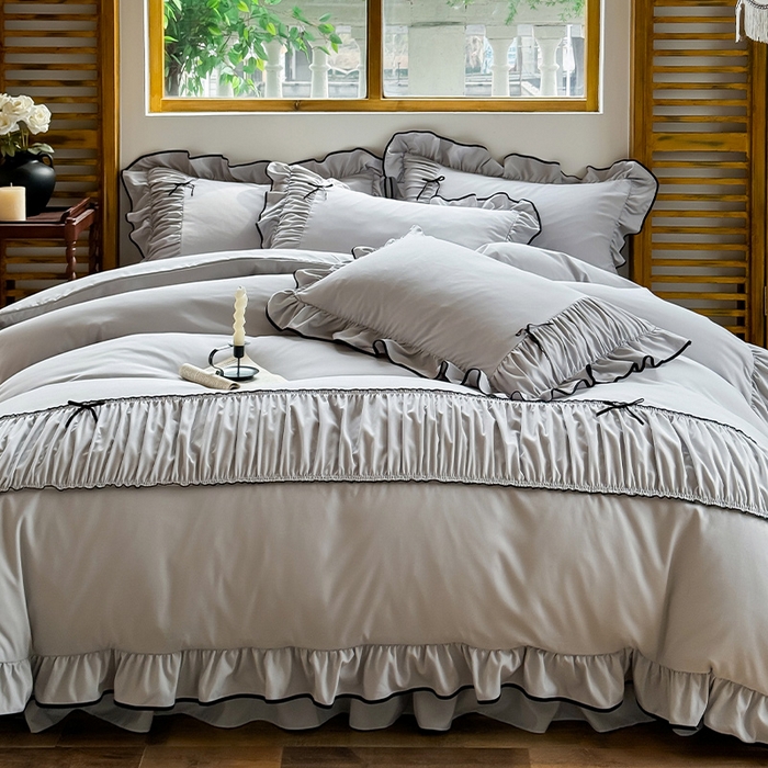 91家纺网 家纺一手货源 找家纺 2025秋冬新款A类母婴级法式风忆棉床裙床笠四件套 琉眠-琉璃灰