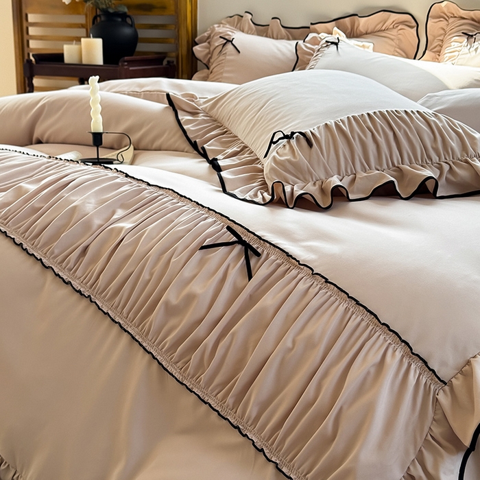 91家纺网 家纺一手货源 找家纺 2025秋冬新款A类母婴级法式风忆棉床裙床笠四件套 琉眠-棕雅咖