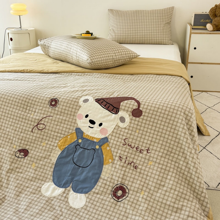 91家纺网 家纺一手货源 找家纺 鸣升家纺  2025新款精梳全棉纯棉绣花夏被夏凉被空调被 熊可爱