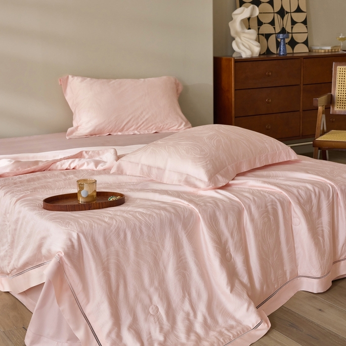 91家纺网 家纺一手货源 找家纺 （总）黛舒家居 2025新款60S兰精天丝精美提花夏被-艾迪斯