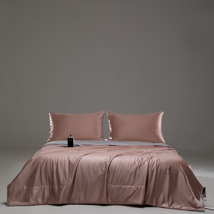 91家纺网 家纺一手货源 找家纺 （总）CINNY馨宜 2025新款真丝水光锦氨凉感夏被空调被夏凉被凉感丝夏被