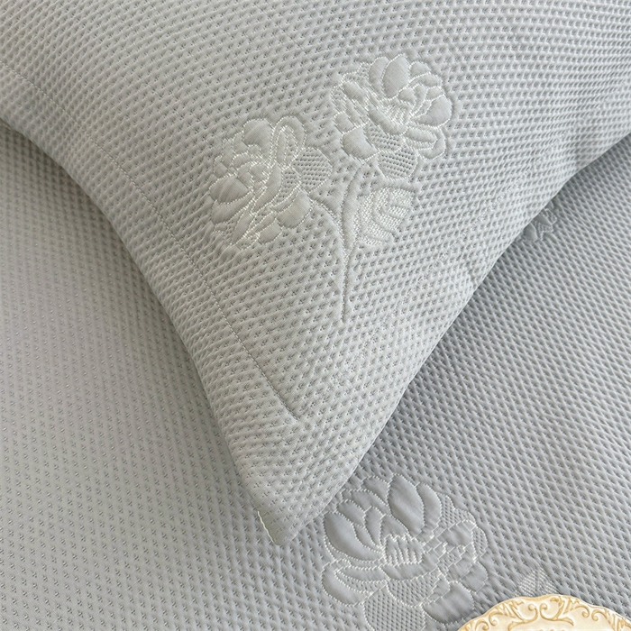 91家纺网 家纺一手货源 找家纺 恒爱   2025新款冰丝牡丹花床盖 浅灰