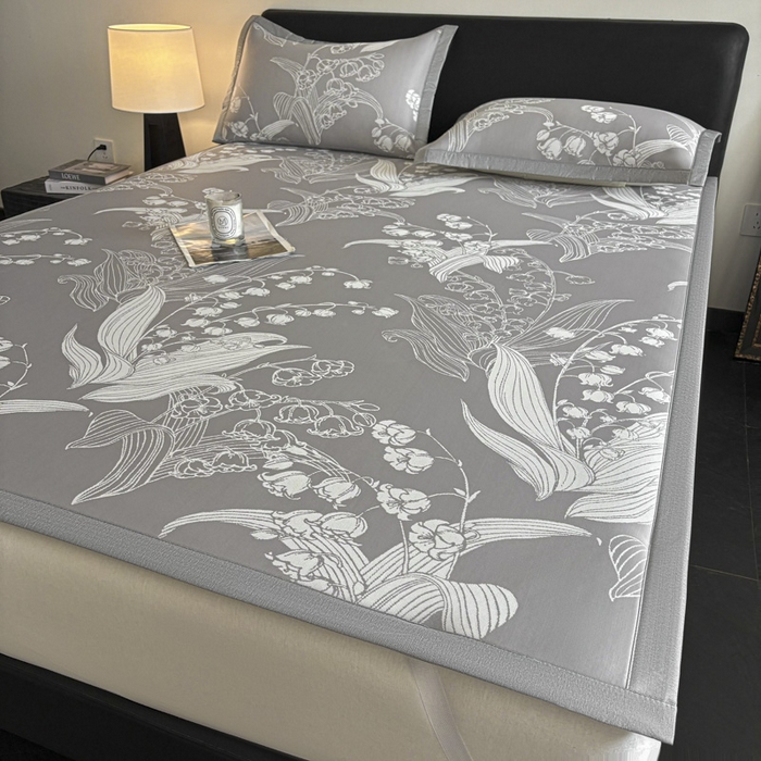 91家纺网 家纺一手货源 找家纺 2025新款A类PE提花凉席-蕙质兰心 蕙质兰心-爵士灰