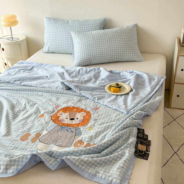 91家纺网 家纺一手货源 找家纺 鸣升家纺  2025新款精梳全棉纯棉绣花夏被夏凉被空调被 熊孩子