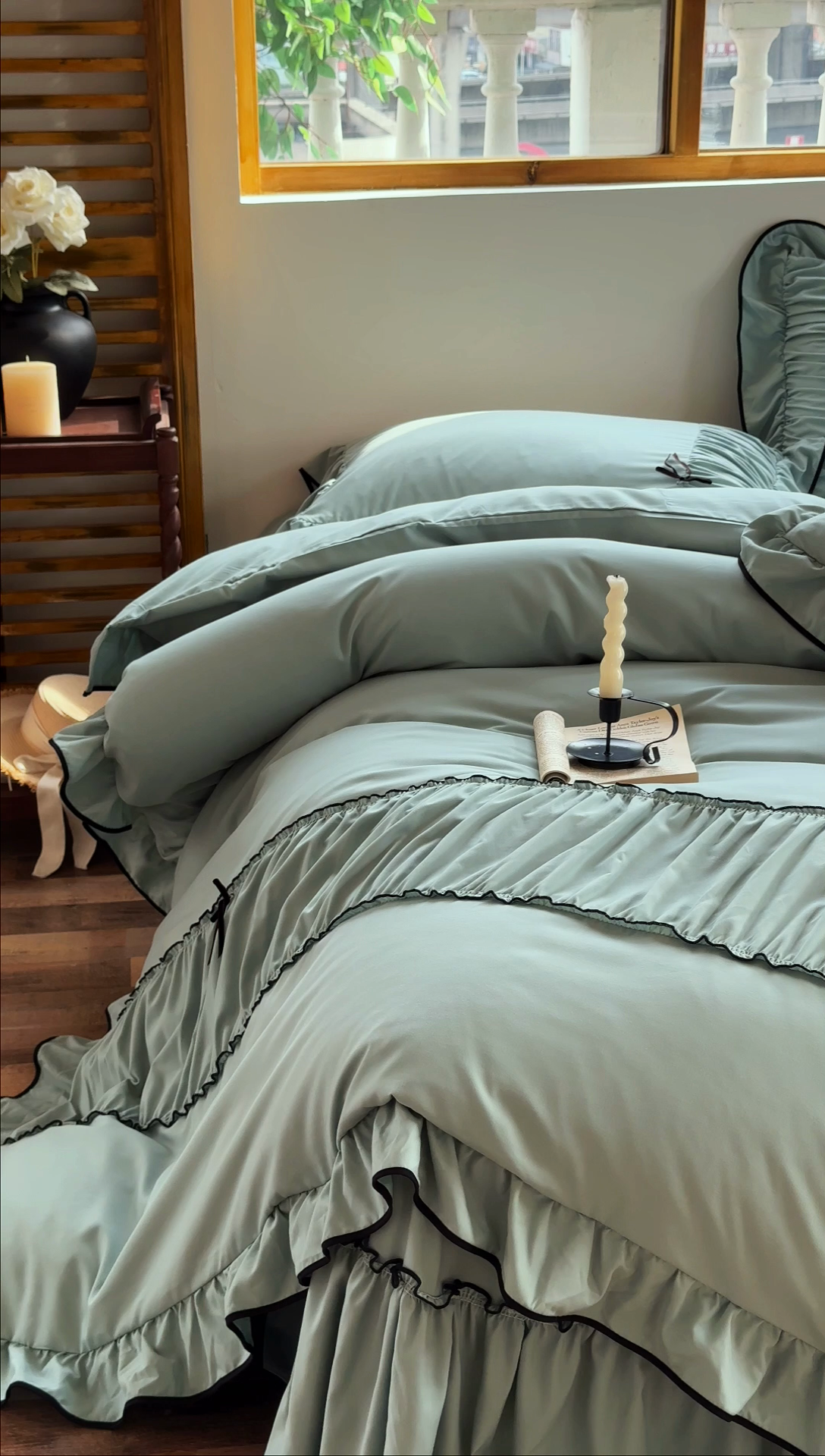 91家纺网 家纺一手货源 找家纺 2025秋冬新款A类母婴级法式风忆棉床裙床笠四件套 琉眠-浪花绿