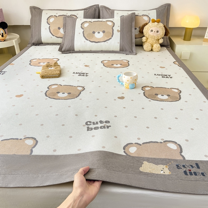 91家纺网 家纺一手货源 找家纺 2025新款A类抗菌数码印花冰藤席 幸运熊