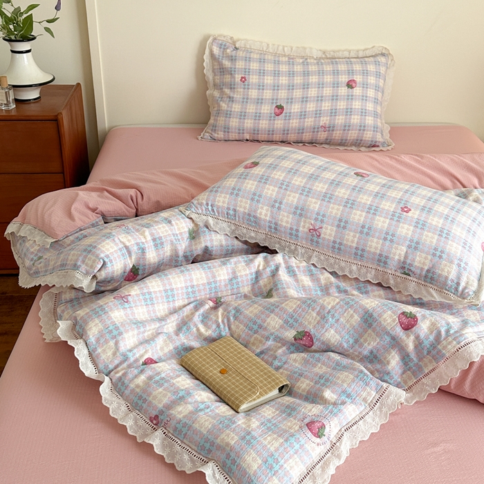 91家纺网 家纺一手货源 找家纺 一霖家纺 2025新款云感双层纱花边款四件套 草莓少女