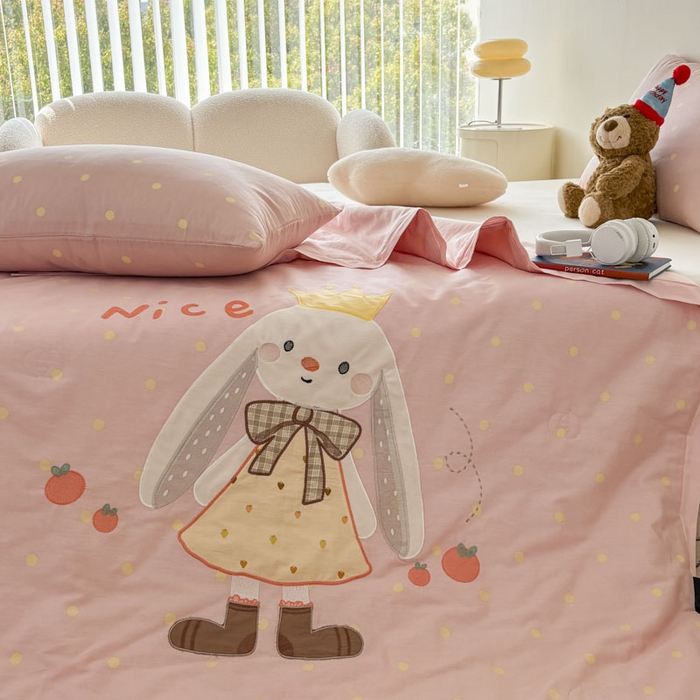 91家纺网 家纺一手货源 找家纺 鸣升家纺  2025新款精梳全棉纯棉绣花夏被夏凉被空调被 皇冠兔