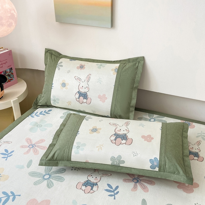 91家纺网 家纺一手货源 找家纺 2025新款A类抗菌数码印花冰藤席 花丛兔