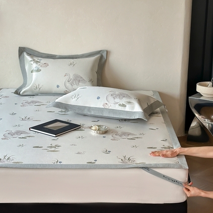 91家纺网 家纺一手货源 找家纺 （总）橘滋  2025新夏日高端A类原创设计轻奢简约数码印花冰丝席凉席-床席