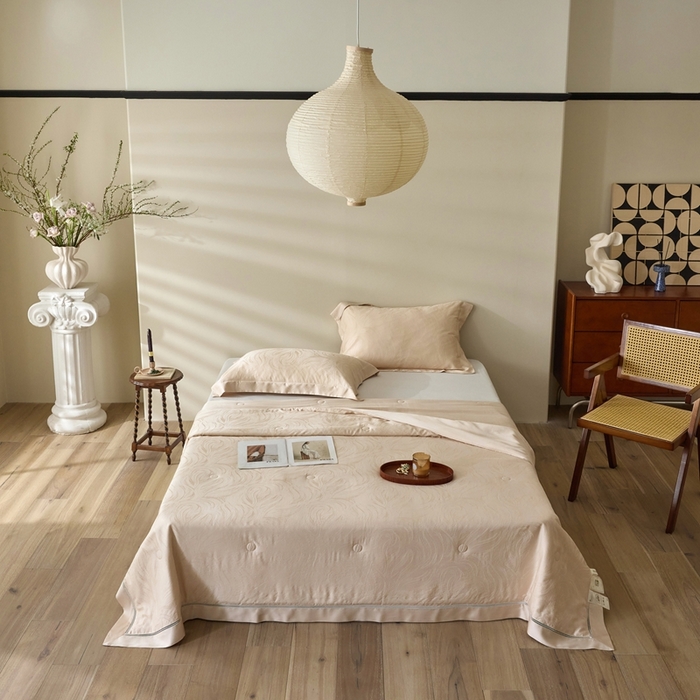 91家纺网 家纺一手货源 找家纺 黛舒家居 2025新款60S兰精天丝精美提花夏被-艾迪斯 艾迪斯-香槟