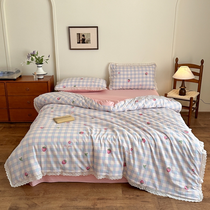 91家纺网 家纺一手货源 找家纺 一霖家纺 2025新款云感双层纱花边款四件套 草莓少女