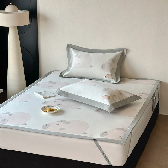 91家纺网 家纺一手货源 找家纺 橘滋  2025新款高端轻奢简约数码印花冰丝席-床席 卡皮噜噜