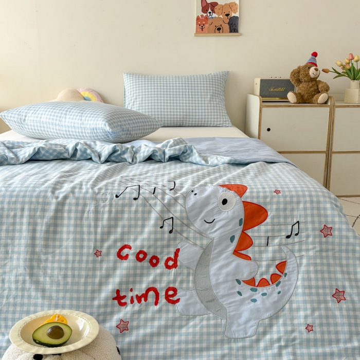 91家纺网 家纺一手货源 找家纺 鸣升家纺  2025新款精梳全棉纯棉绣花夏被夏凉被空调被 音乐恐龙