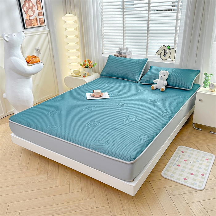 91家纺网 家纺一手货源 找家纺 慕木家纺 2025新款小冰熊凉感冰丝凉席夏被四件套 床笠款 宾利蓝