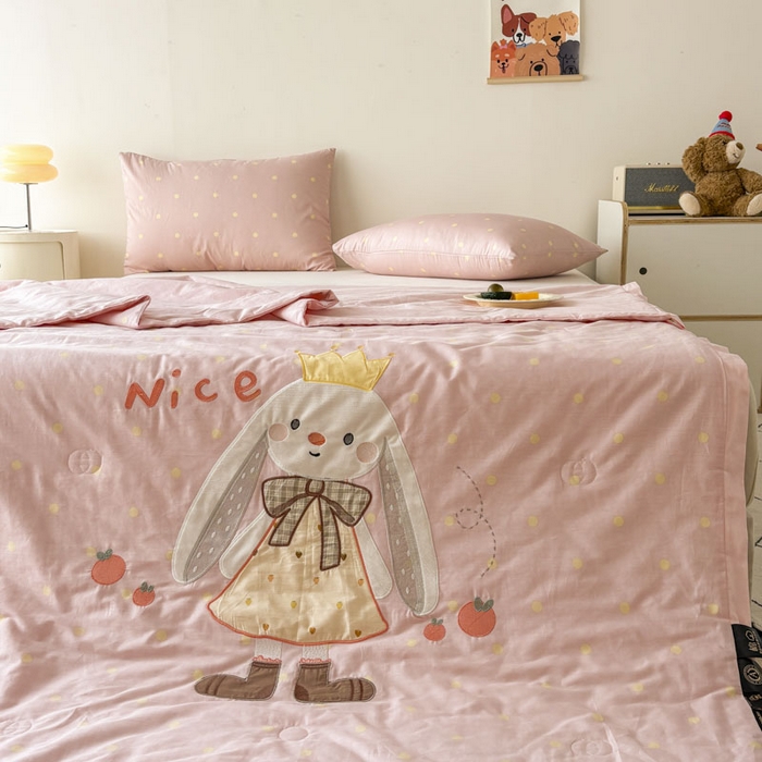 91家纺网 家纺一手货源 找家纺 鸣升家纺  2025新款精梳全棉纯棉绣花夏被夏凉被空调被 皇冠兔