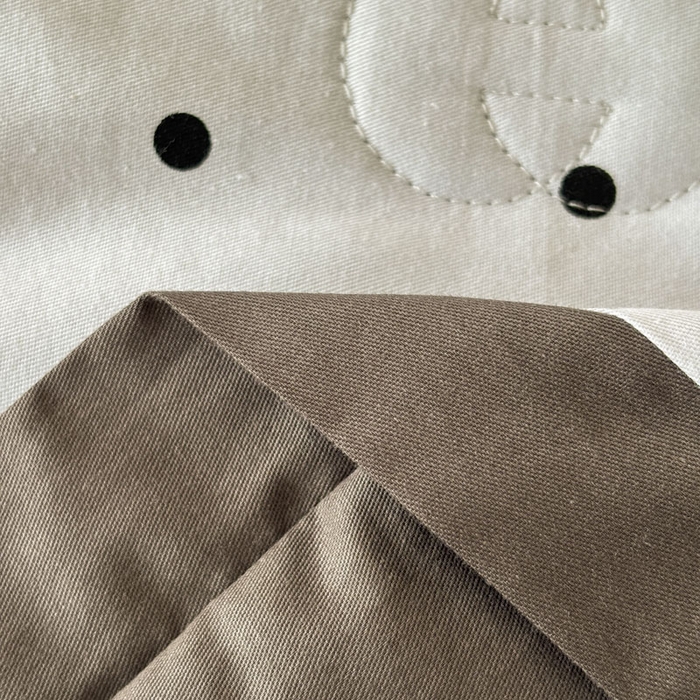 91家纺网 家纺一手货源 找家纺 鸣升家纺  2025新款精梳全棉纯棉绣花夏被夏凉被空调被 波点熊猫