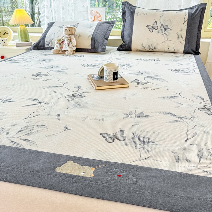 91家纺网 家纺一手货源 找家纺 2025新款A类抗菌数码印花冰藤席 水墨蝶舞