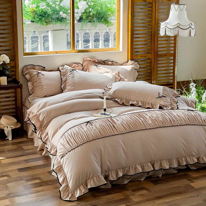 91家纺网 家纺一手货源 找家纺 2025秋冬新款A类母婴级法式风忆棉床裙床笠四件套 琉眠-棕雅咖