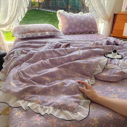 91家纺网 家纺一手货源 找家纺 （总）韩秀 2025水洗棉夏被四件套夹棉韩版花边夏被小清新针织棉小碎花皱皱棉双层纱软糯感夏凉被空调被泡泡纱双层纱被子四季跑量款