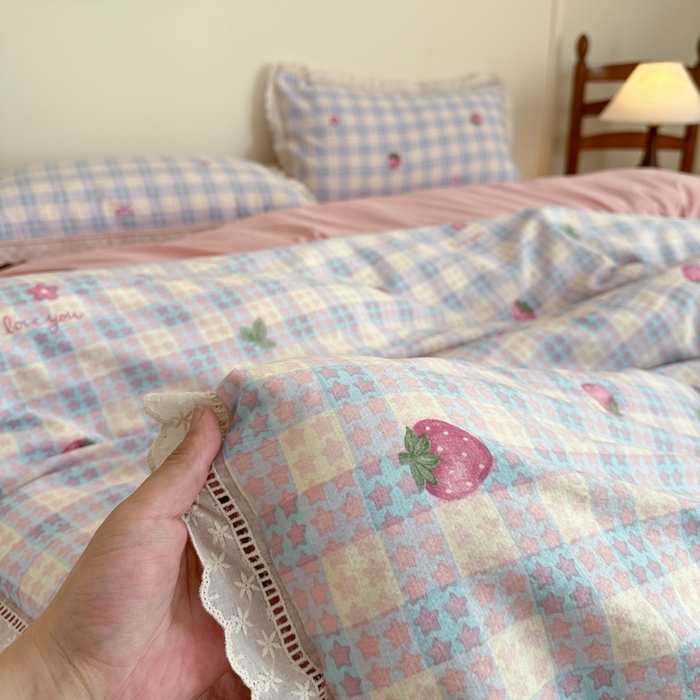 91家纺网 家纺一手货源 找家纺 一霖家纺 2025新款云感双层纱花边款四件套 草莓少女