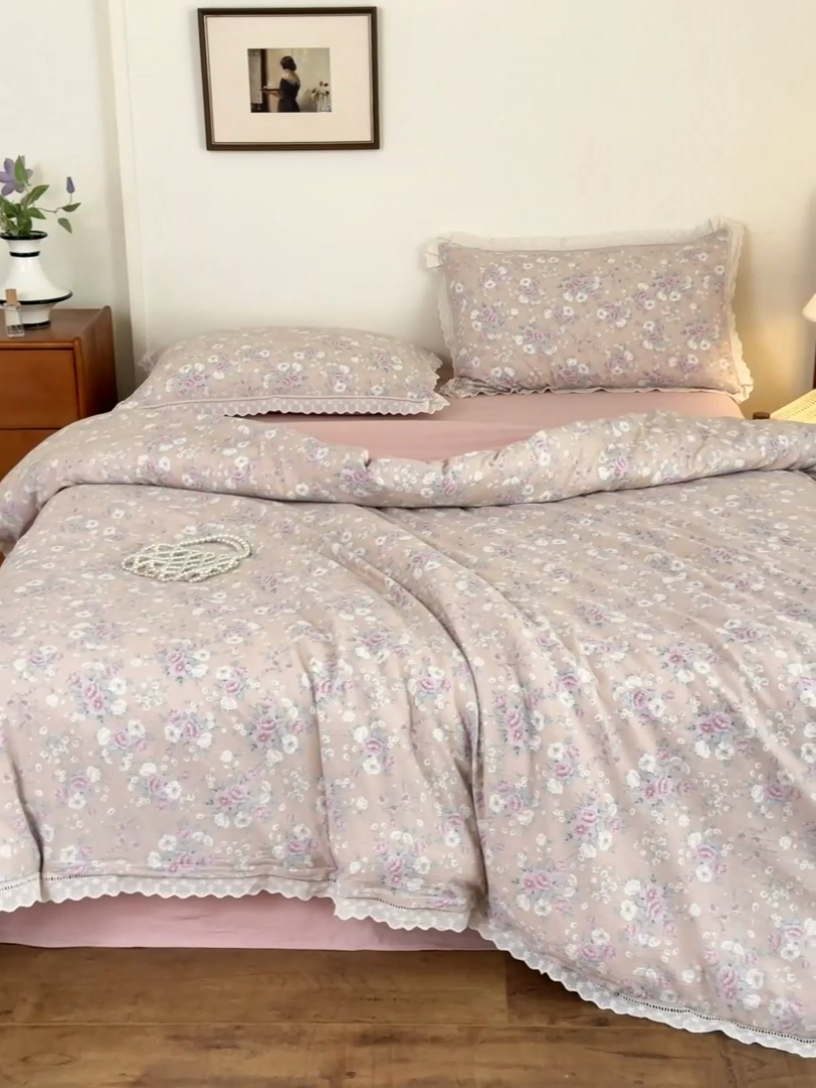 91家纺网 家纺一手货源 找家纺 一霖家纺 2025新款云感双层纱花边款四件套 花儿朵朵