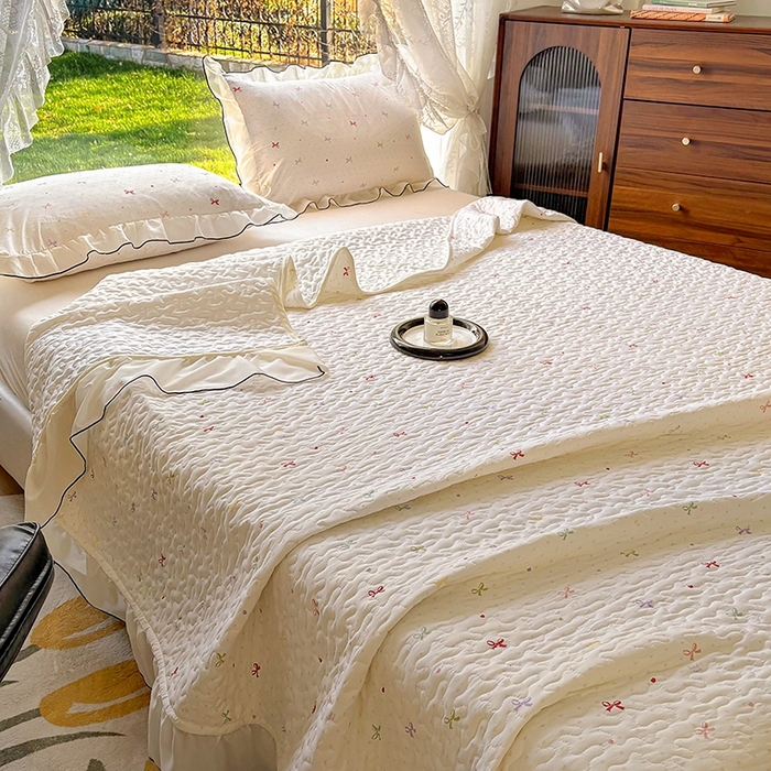 91家纺网 家纺一手货源 找家纺 韩秀 2025新款水洗棉夹棉韩版花边夏被小清新针织棉小碎花皱皱棉双层纱软糯感夏凉被空调被泡泡棉被四季跑量款 蝶梦