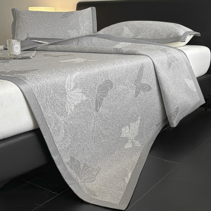 91家纺网 家纺一手货源 找家纺 2025新款A类PE提花凉席-翩翩起舞 翩翩起舞-爵士灰