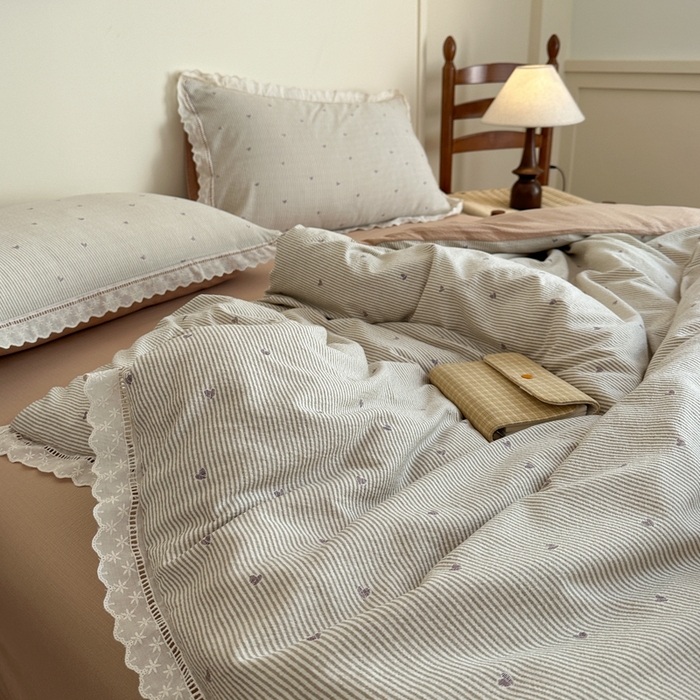 91家纺网 家纺一手货源 找家纺 一霖家纺 2025新款云感双层纱花边款四件套 咖色爱心