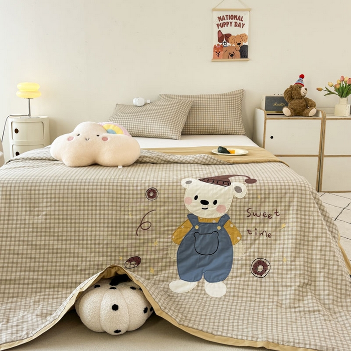 91家纺网 家纺一手货源 找家纺 鸣升家纺  2025新款精梳全棉纯棉绣花夏被夏凉被空调被 熊可爱