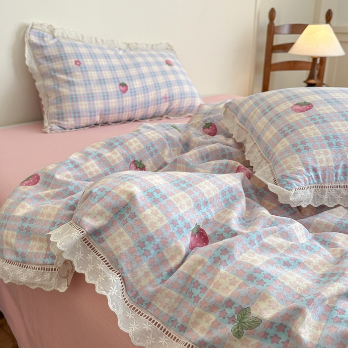 91家纺网 家纺一手货源 找家纺 一霖家纺 2025新款云感双层纱花边款四件套 草莓少女