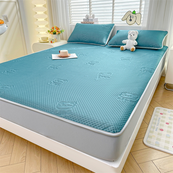 91家纺网 家纺一手货源 找家纺 慕木家纺 2025新款小冰熊凉感冰丝凉席夏被四件套 床笠款 宾利蓝