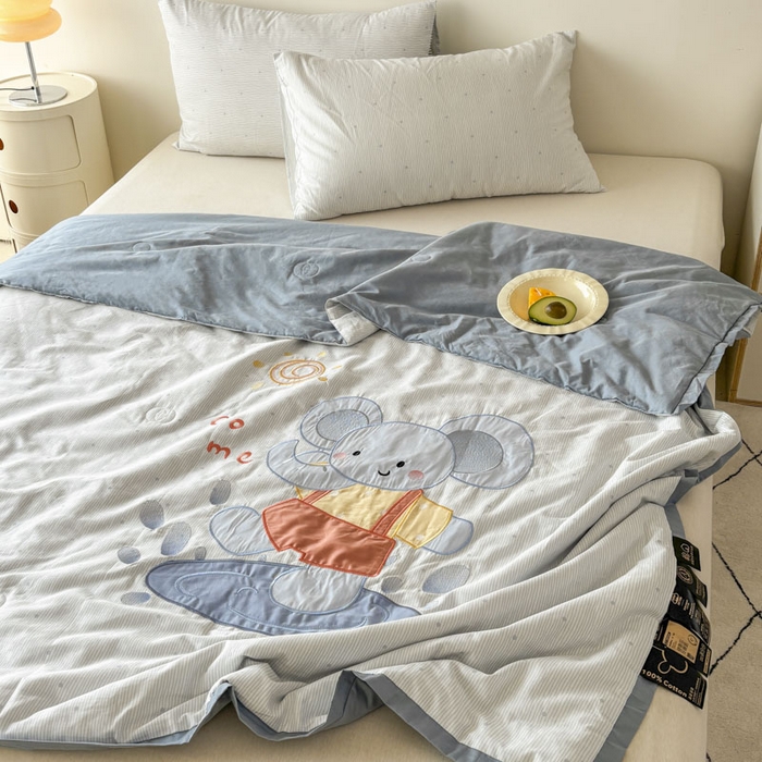 91家纺网 家纺一手货源 找家纺 鸣升家纺  2025新款精梳全棉纯棉绣花夏被夏凉被空调被 俏皮象