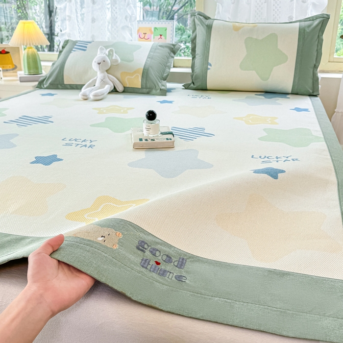 91家纺网 家纺一手货源 找家纺 2025新款A类抗菌数码印花冰藤席 星尚璀璨