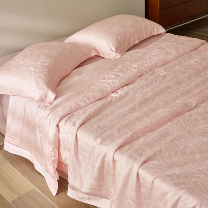 91家纺网 家纺一手货源 找家纺 （总）黛舒家居 2025新款60S兰精天丝精美提花夏被-艾迪斯