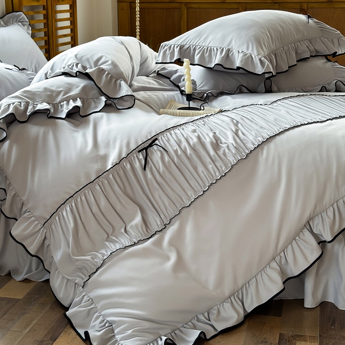 91家纺网 家纺一手货源 找家纺 2025秋冬新款A类母婴级法式风忆棉床裙床笠四件套 琉眠-琉璃灰