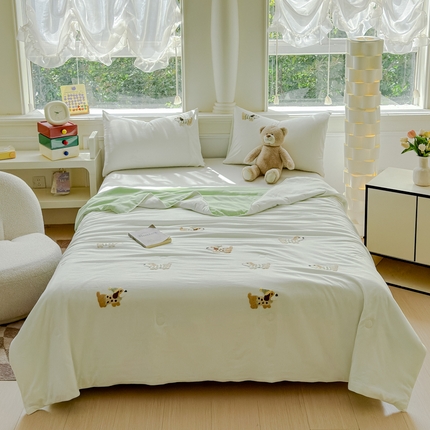 91家纺网 家纺一手货源 找家纺 2025新款水洗棉毛巾绣夏被卡通夏凉被薄被子 白绿-斑点狗