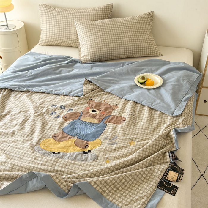 91家纺网 家纺一手货源 找家纺 鸣升家纺  2025新款精梳全棉纯棉绣花夏被夏凉被空调被 滑板熊