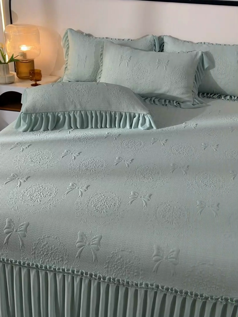 91家纺网 家纺一手货源 找家纺 畅畅家纺 2025新款立体提花凉豆豆席床裙款凉席 花蝶相拥-绿