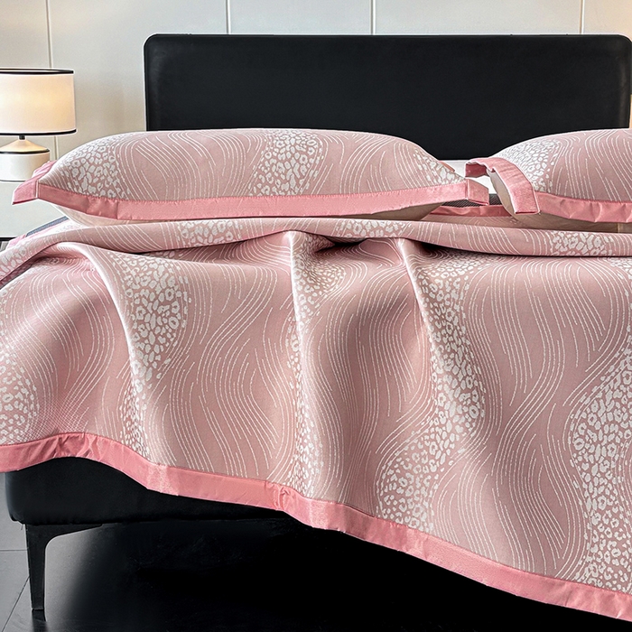 91家纺网 家纺一手货源 找家纺 2025新款A类PE提花凉席-波光粼粼 波光粼粼-柔情粉