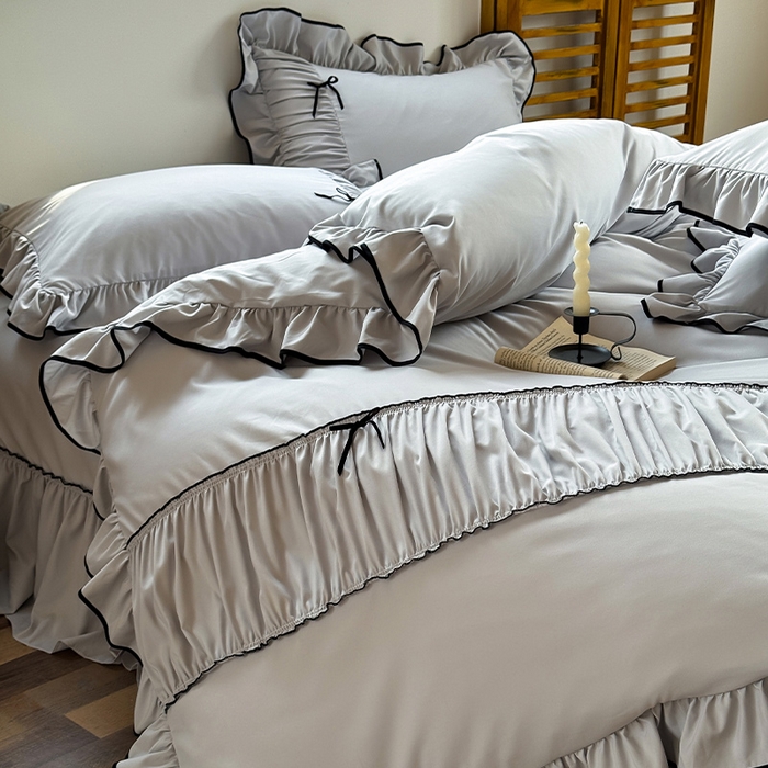 91家纺网 家纺一手货源 找家纺 2025秋冬新款A类母婴级法式风忆棉床裙床笠四件套 琉眠-琉璃灰