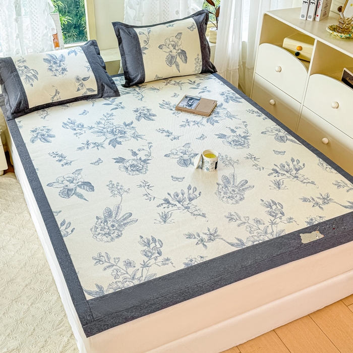 91家纺网 家纺一手货源 找家纺 2025新款A类抗菌数码印花冰藤席 青花郁