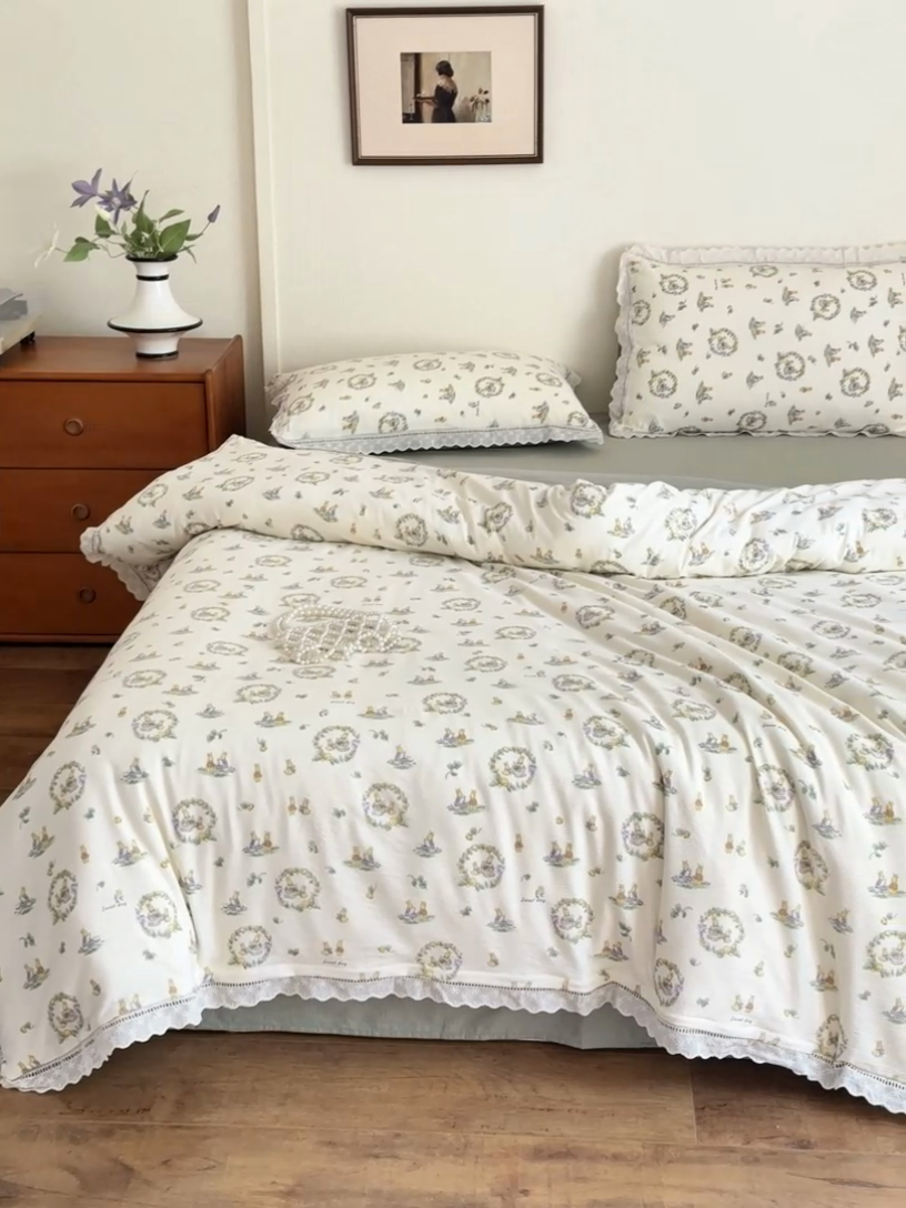 91家纺网 家纺一手货源 找家纺 一霖家纺 2025新款云感双层纱花边款四件套 森林小兔