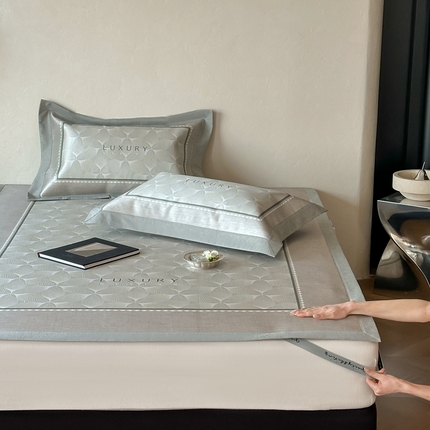 91家纺网 家纺一手货源 找家纺 （总）橘滋  2025新夏日高端A类原创设计轻奢简约数码印花冰丝席凉席-床席