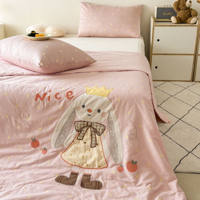 91家纺网 家纺一手货源 找家纺 鸣升家纺  2025新款精梳全棉纯棉绣花夏被夏凉被空调被 皇冠兔