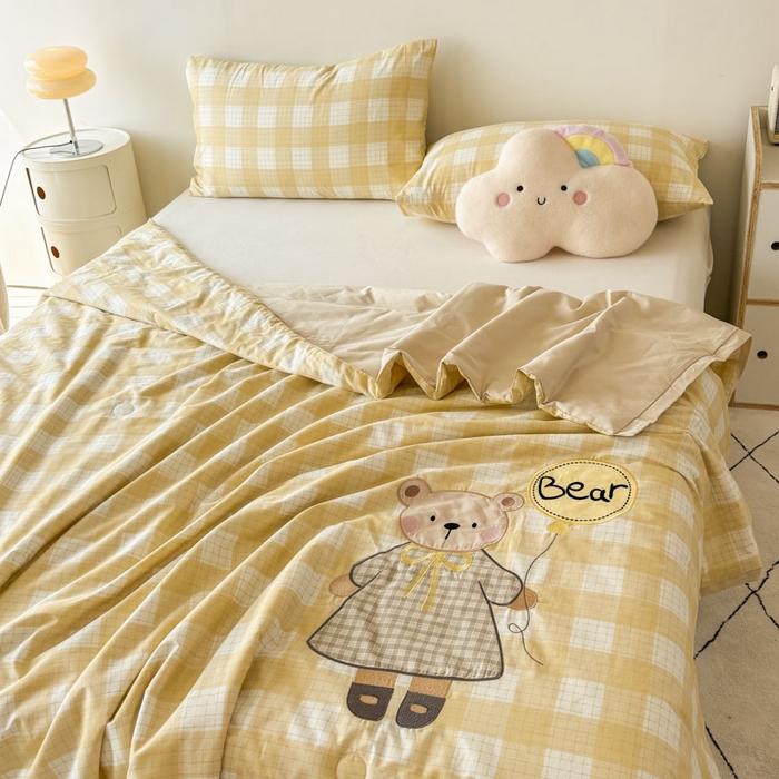 91家纺网 家纺一手货源 找家纺 鸣升家纺  2025新款精梳全棉纯棉绣花夏被夏凉被空调被 呆萌熊宝